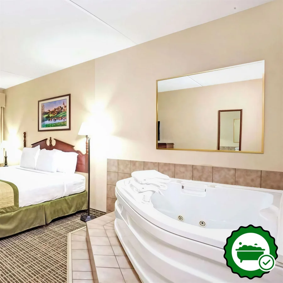 Baymont by Wyndham Louisville Airport South - Verified Jacuzzi In-Room