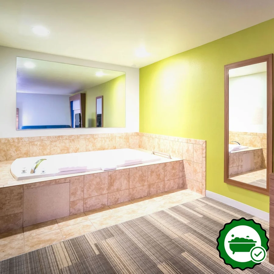 Holiday Inn Express & Suites Rocky Mount/smith Mtn Lake By IHG - Verified Jacuzzi In-Room