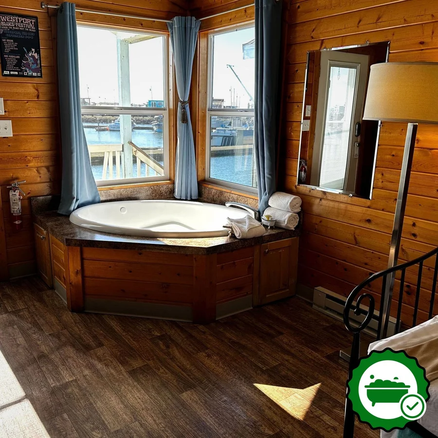 Westport Marina Cottages Motel - Verified Jacuzzi In-Room
