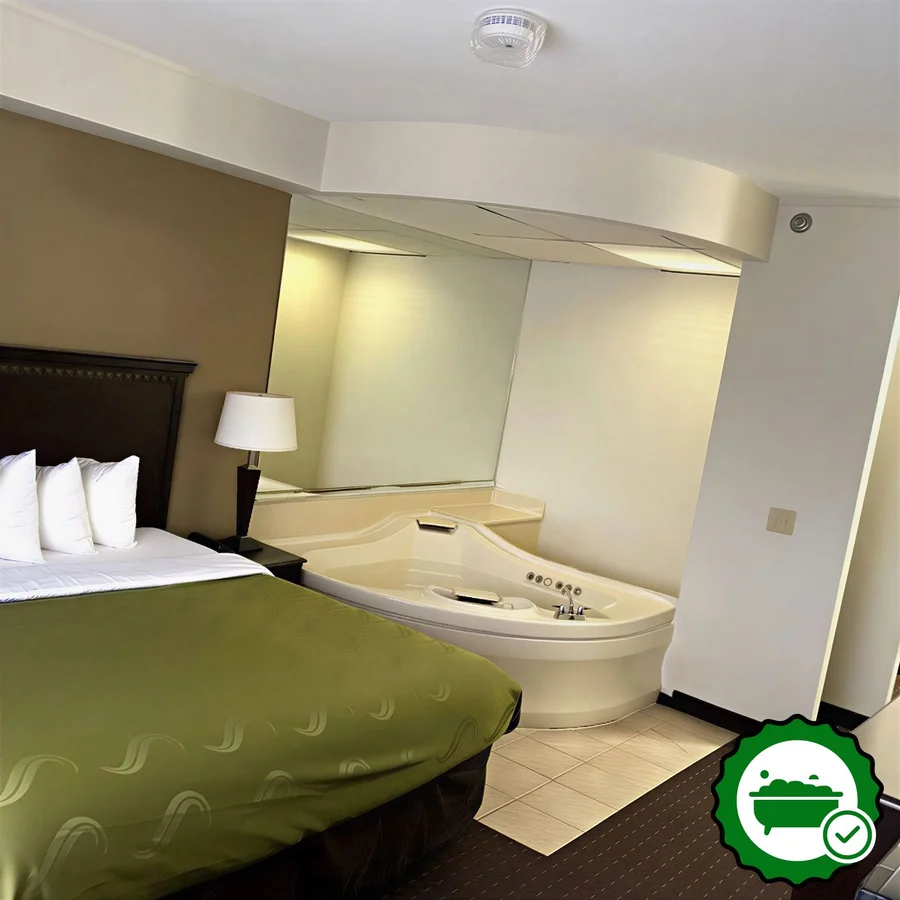 American Inn And Suites Waterford - Verified Jacuzzi In-Room