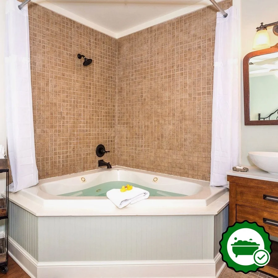 44 Spanish Street Inn - Verified Jacuzzi In-Room