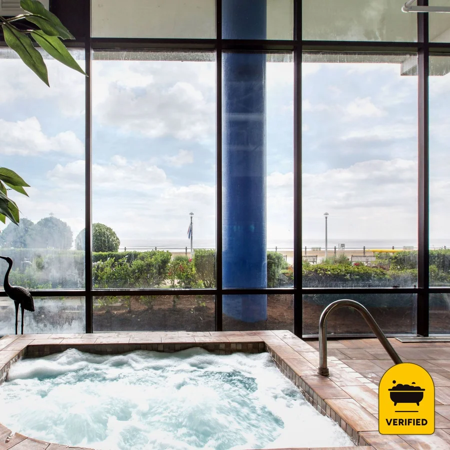 Coastal Hotel & Suites Virginia Beach - Oceanfront — the water