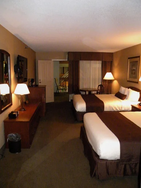C'mon Inn - Guest Room image