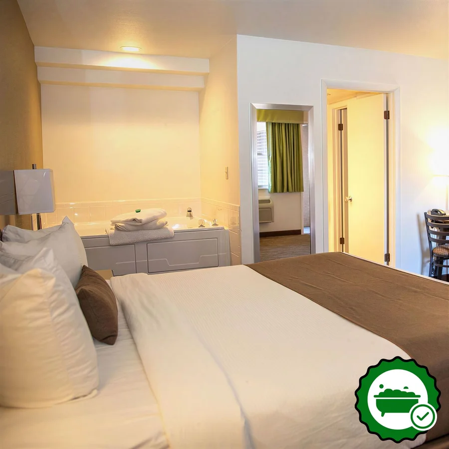 Villa Motel at Manitou Springs - Verified Jacuzzi In-Room