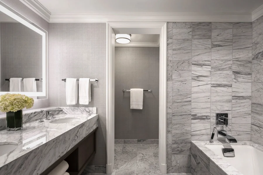 The Ritz-Carlton, Cleveland - Featured hot tub