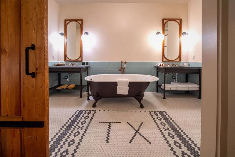Texican Court, Valencia Hotel Collection - Featured hot tub