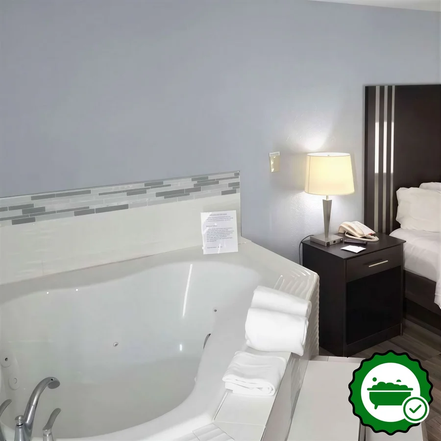Quality Inn Terre Haute University Area - Verified Jacuzzi In-Room