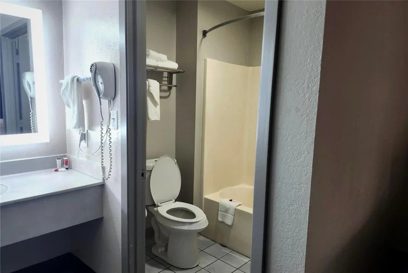 Days Inn by Wyndham Ocean Springs - Featured hot tub