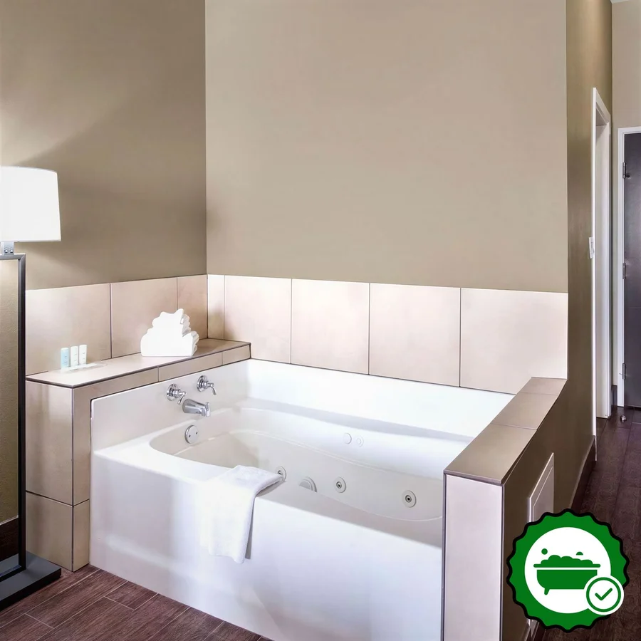 Comfort Suites - Verified Jacuzzi In-Room