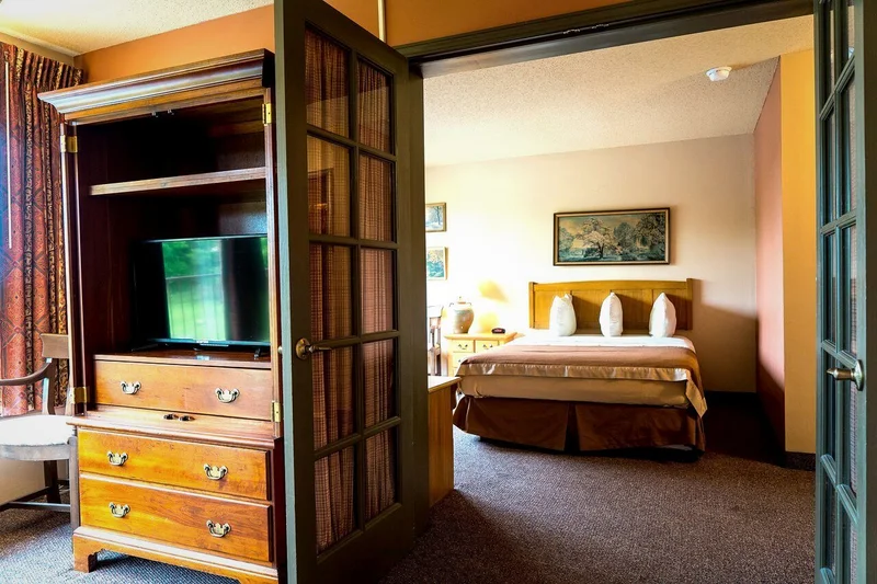 Outback Roadhouse Motel and Suites - Guest Room image