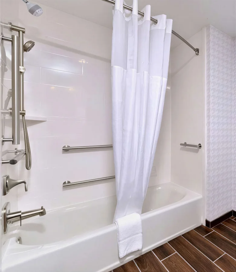 Hampton Inn & Suites Greensboro Downtown - Featured hot tub