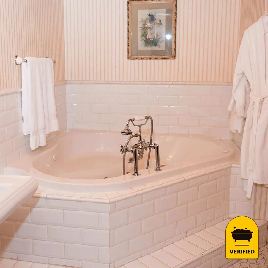 Springside Inn: the King Whirlpool Suite in Auburn, NY