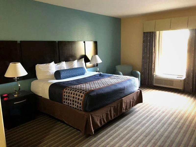 Best Western Plus Goodman Inn & Suites - Guest Room image
