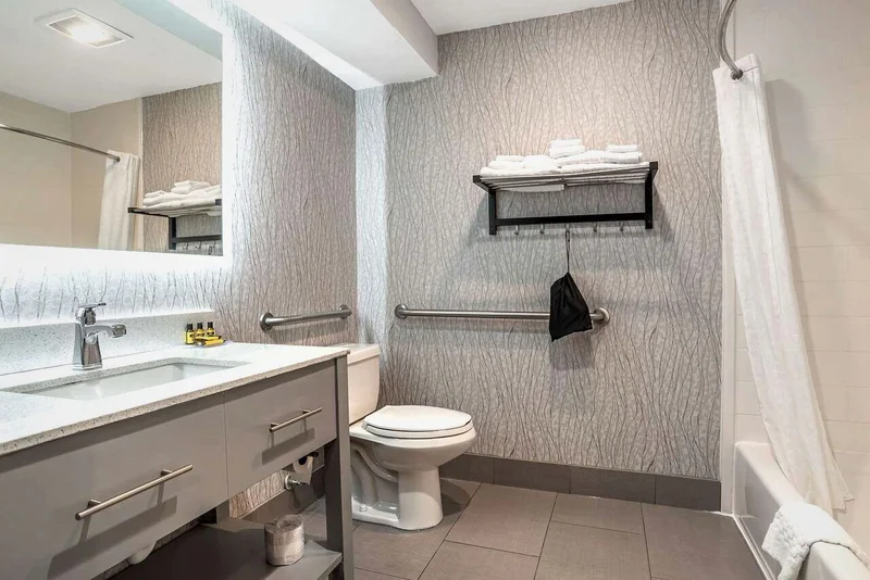 Best Western Plus Jackson Downtown-Coliseum - Featured hot tub