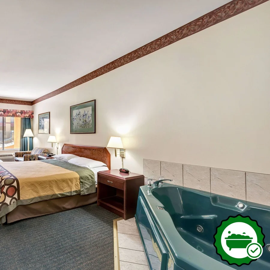Super 8 by Wyndham Weslaco - Verified Jacuzzi In-Room