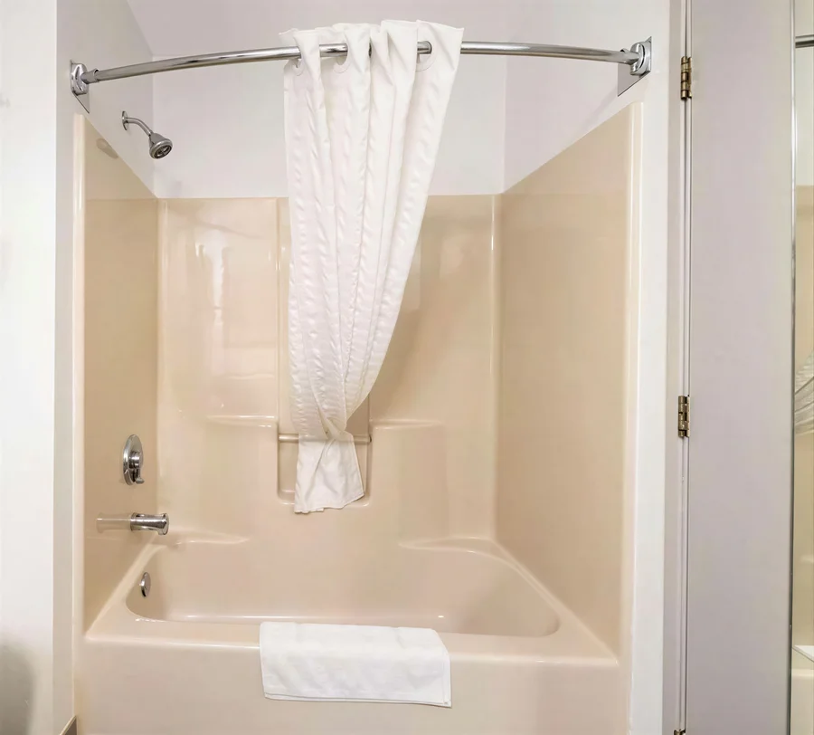 Country Inn & Suites by Radisson, Freeport, IL - Featured hot tub