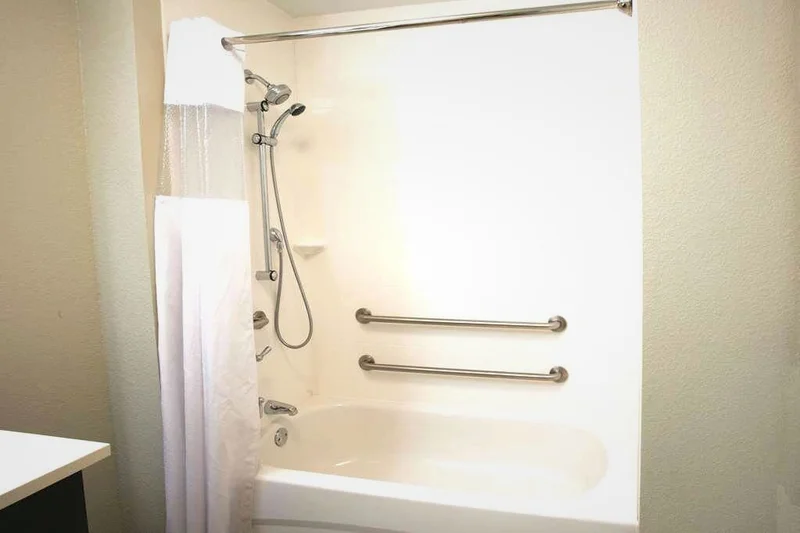 La Quinta Inn & Suites By Wyndham Duluth - Featured hot tub