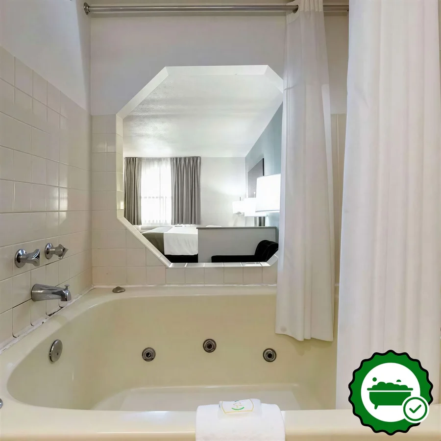 Quality Inn - Verified Jacuzzi In-Room