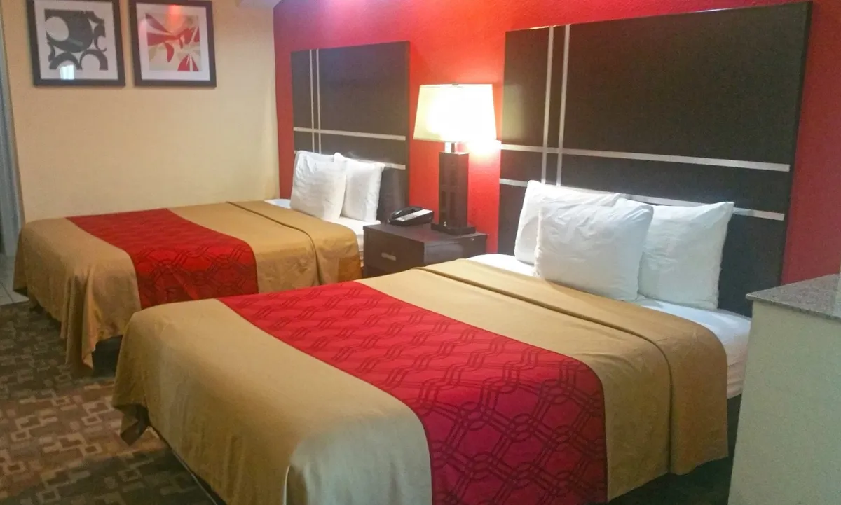 Regency Inn & Suites - Baytown - Guest Room image
