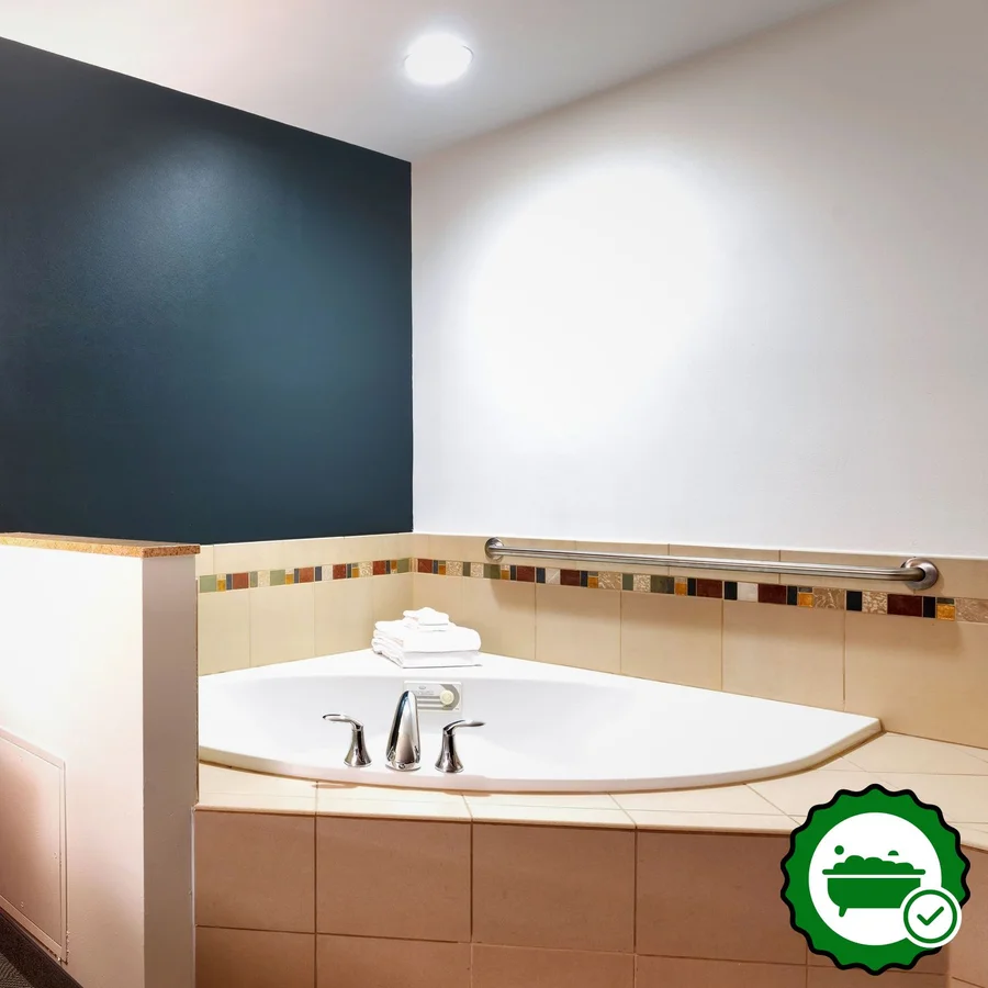 Courtyard Lincoln Downtown/Haymarket - Verified Jacuzzi In-Room