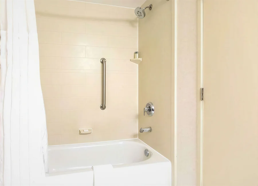 Wingate by Wyndham Charlotte Speedway/Concord - Featured hot tub