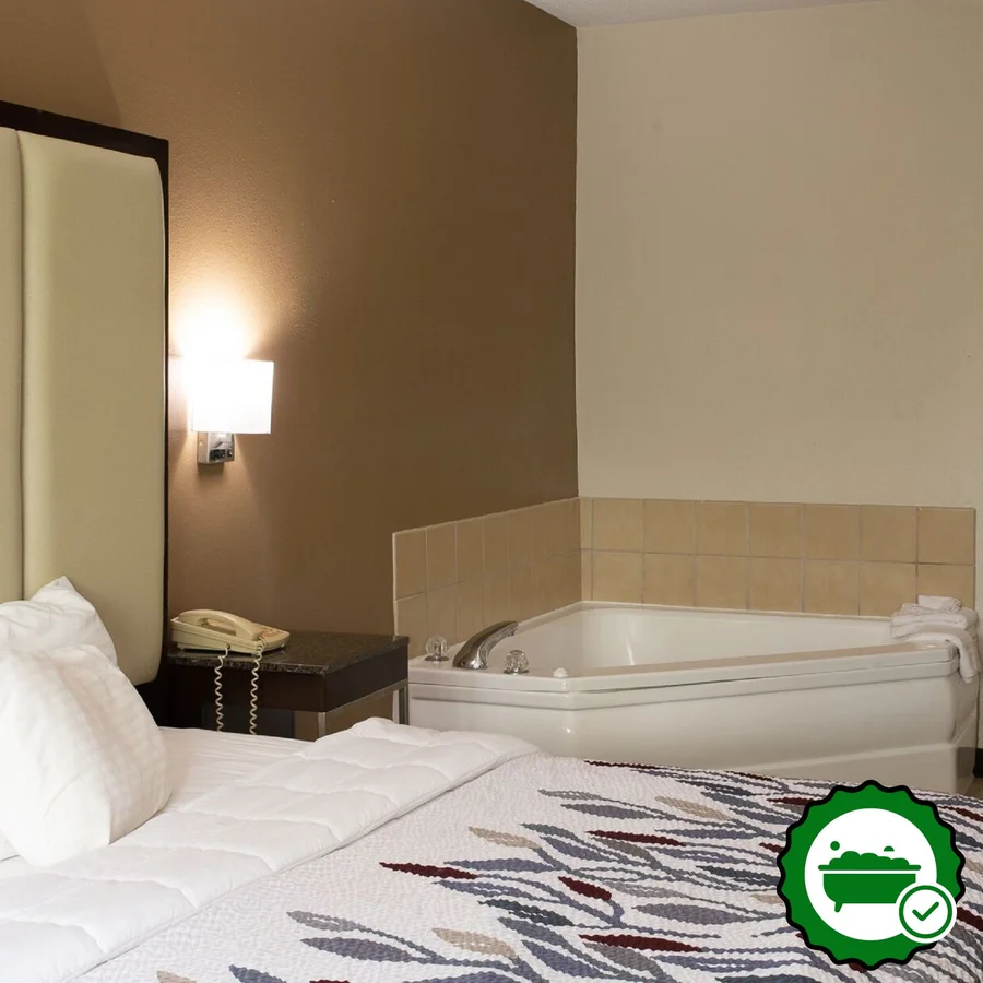FairBridge Inn and Suites Marion - Verified Jacuzzi In-Room