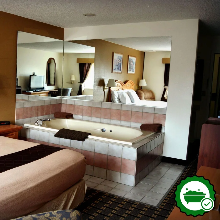 Adams Inn - Verified Jacuzzi In-Room