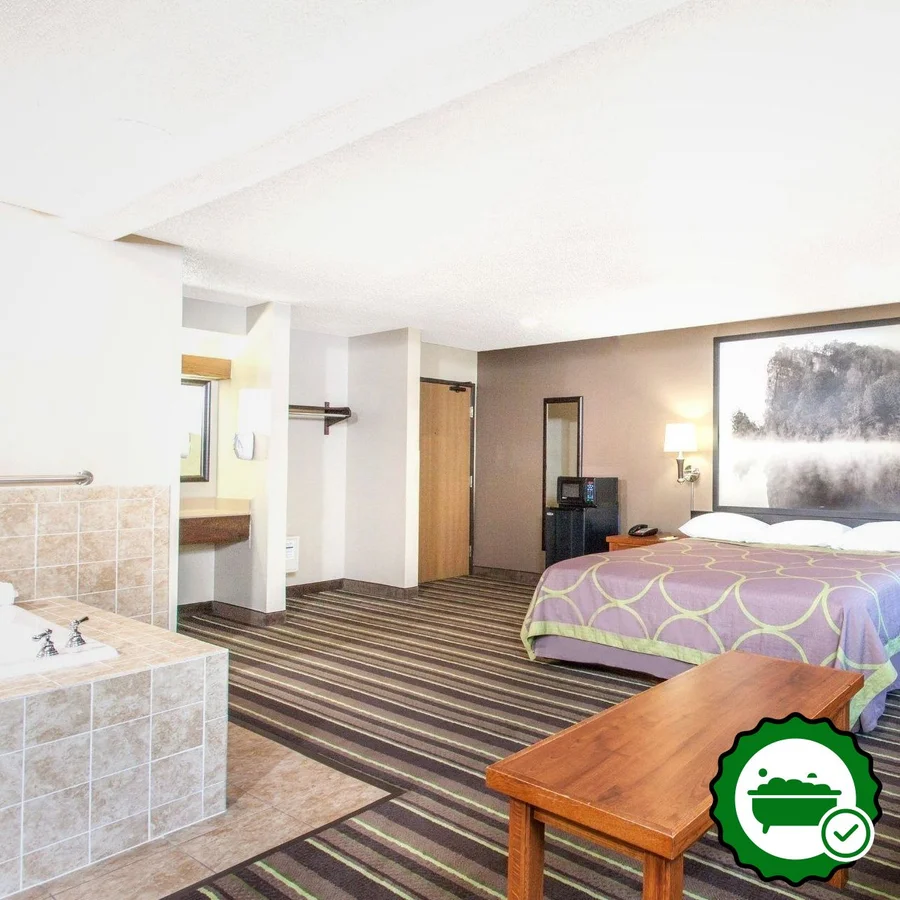 Super 8 by Wyndham Richlands / Claypool Hill Area - Verified Jacuzzi In-Room