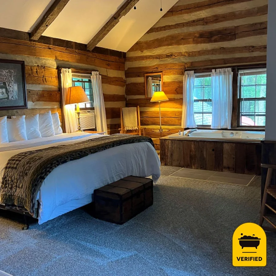 Sugar Tree Inn: the St. Mary's Cabin Whirlpool Suite in Vesuvius, VA