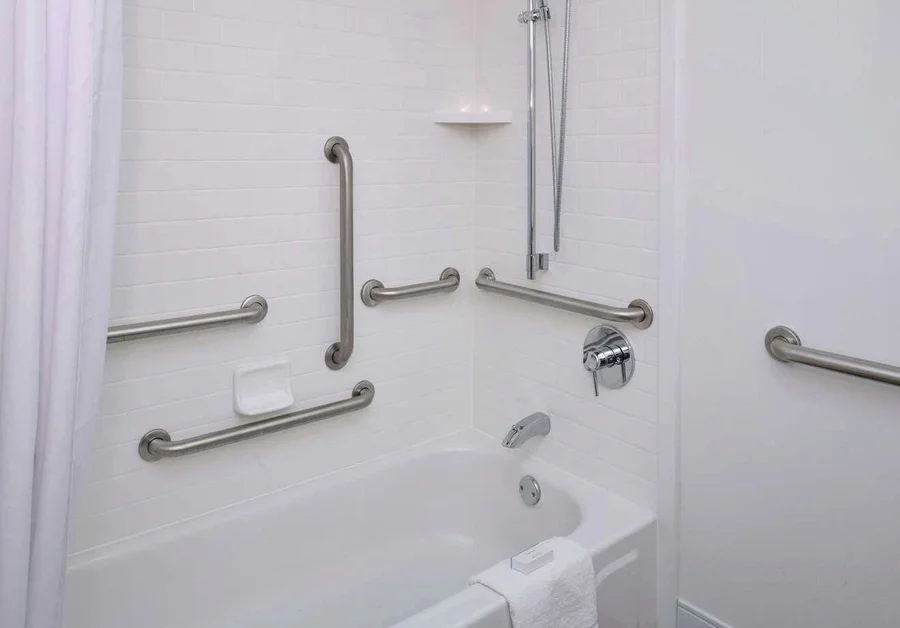 Hampton Inn Carbondale - Featured hot tub