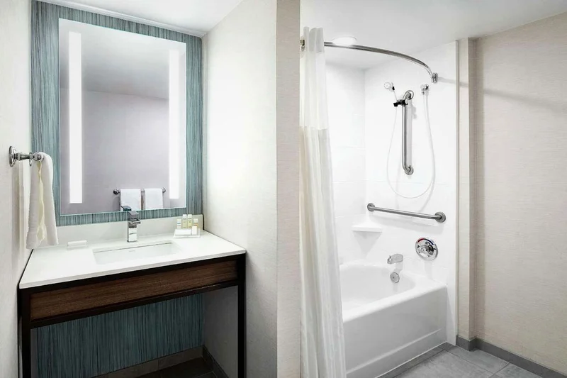 Hilton Garden Inn Champaign/ Urbana - Featured hot tub