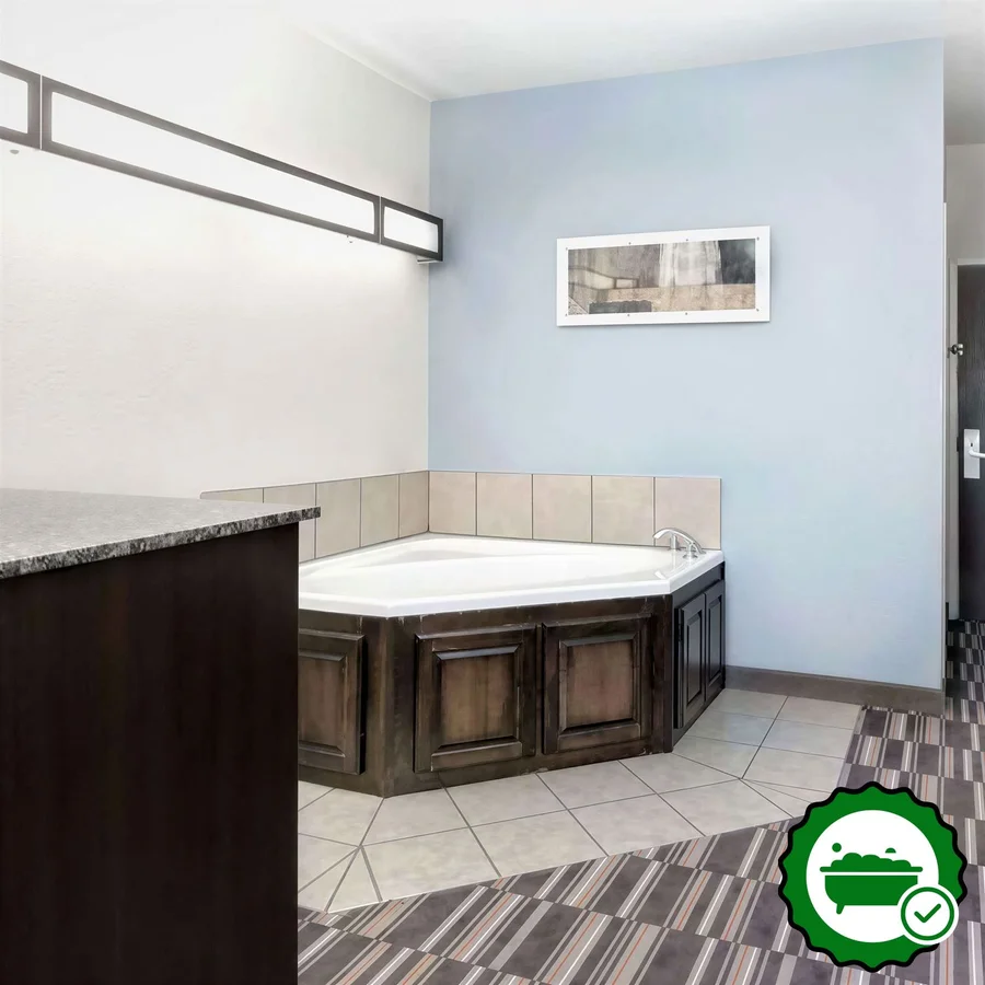 Microtel Inn & Suites by Wyndham Hoover / Birmingham - Verified Jacuzzi In-Room