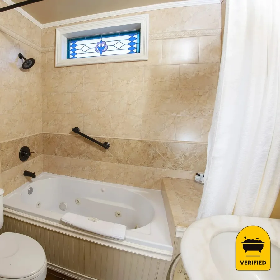 The Aerie Bed & Breakfast: the Magnolia Two-Person Whirlpool Suite in New Bern, NC