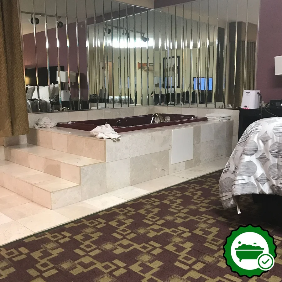 Americas Best Value Inn Providence North Scituate - Verified Jacuzzi In-Room