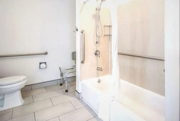 Inn at 50 Long Beach Convention Center - Featured hot tub