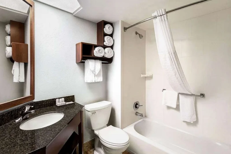 AmericInn by Wyndham Madison West - Featured hot tub