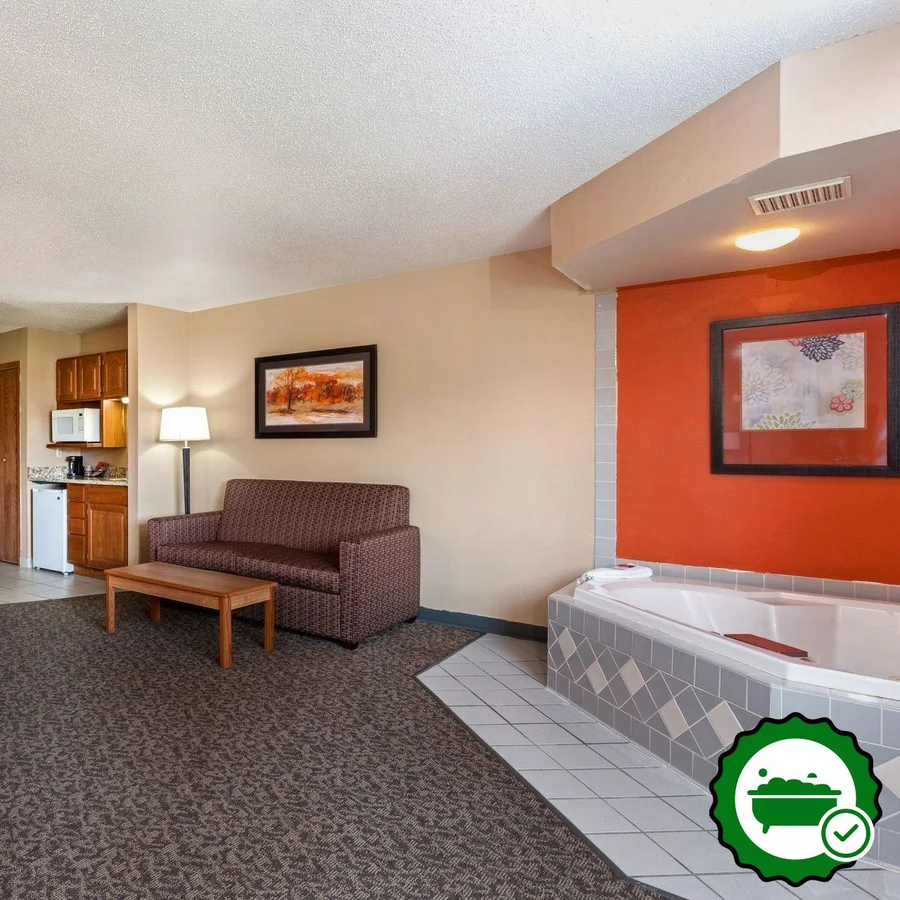 AmericInn by Wyndham Boscobel - Verified Jacuzzi In-Room