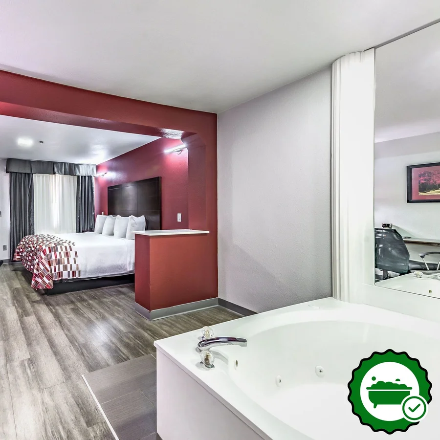 Red Roof Inn Dallas - Mesquite/ Fair Park NE - Verified Jacuzzi In-Room