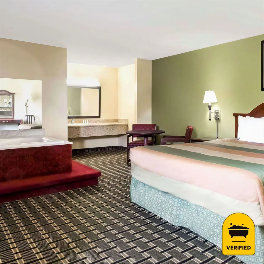 Days Inn by Wyndham Blakely: the Jacuzzi Suite in Blakely, GA