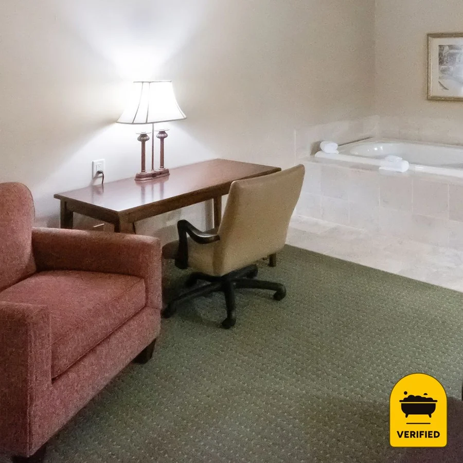 The Elms Hotel: the King Whirlpool Suite in Oxford, OH