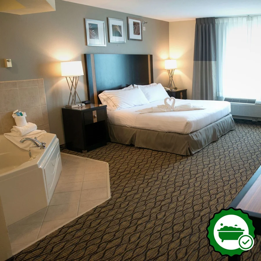 Holiday Inn Express & Suites Chanhassen By IHG - Verified Jacuzzi In-Room
