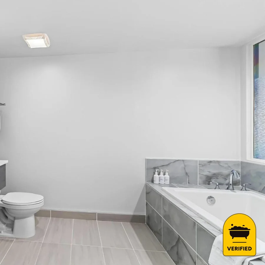 Hourglass Hotel Ascend Hotel Collection: the King Whirlpool Suite with Pool View in Bakersfield, CA