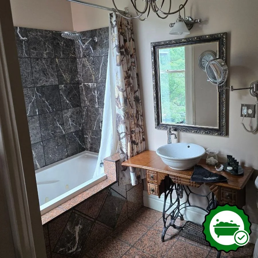 Buffalo Harmony House Bed & Breakfast - Verified Jacuzzi In-Room
