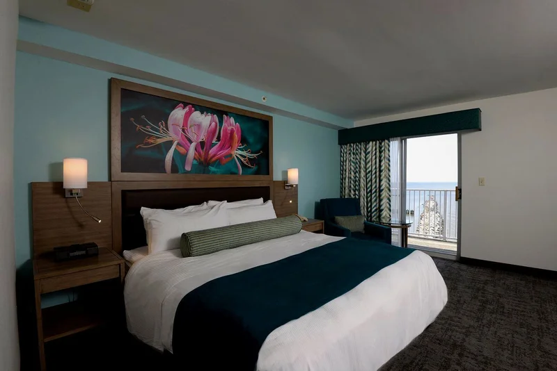 Rod 'N' Reel Resort - Guest Room image