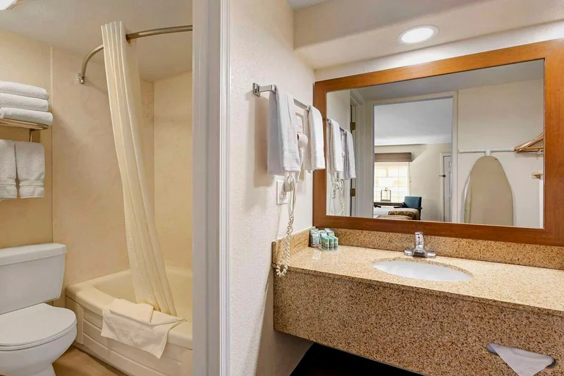 Best Western Desert Inn - Featured hot tub