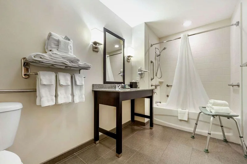 Sleep Inn & Suites Fargo Medical Center - Featured hot tub
