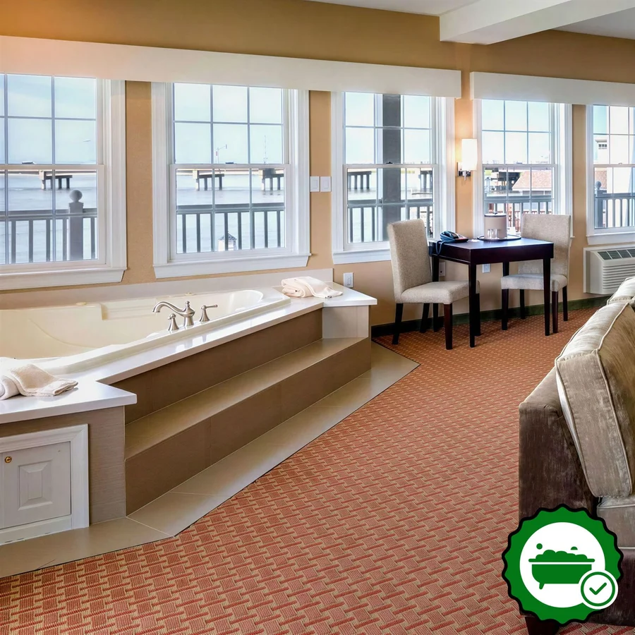 Comfort Suites Chincoteague - Verified Jacuzzi In-Room