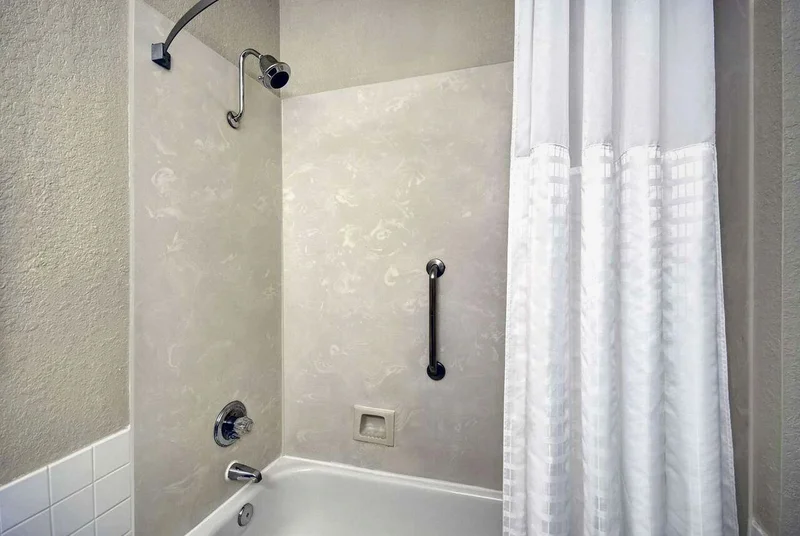 Baymont by Wyndham Houston/Westchase - Featured hot tub