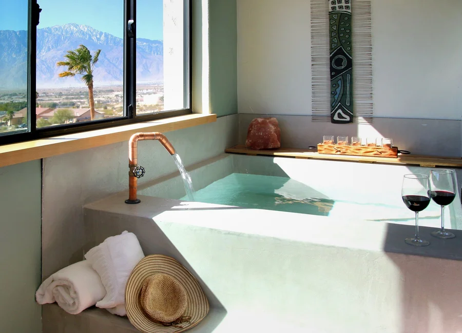 Azure Palm Hot Springs - Featured hot tub