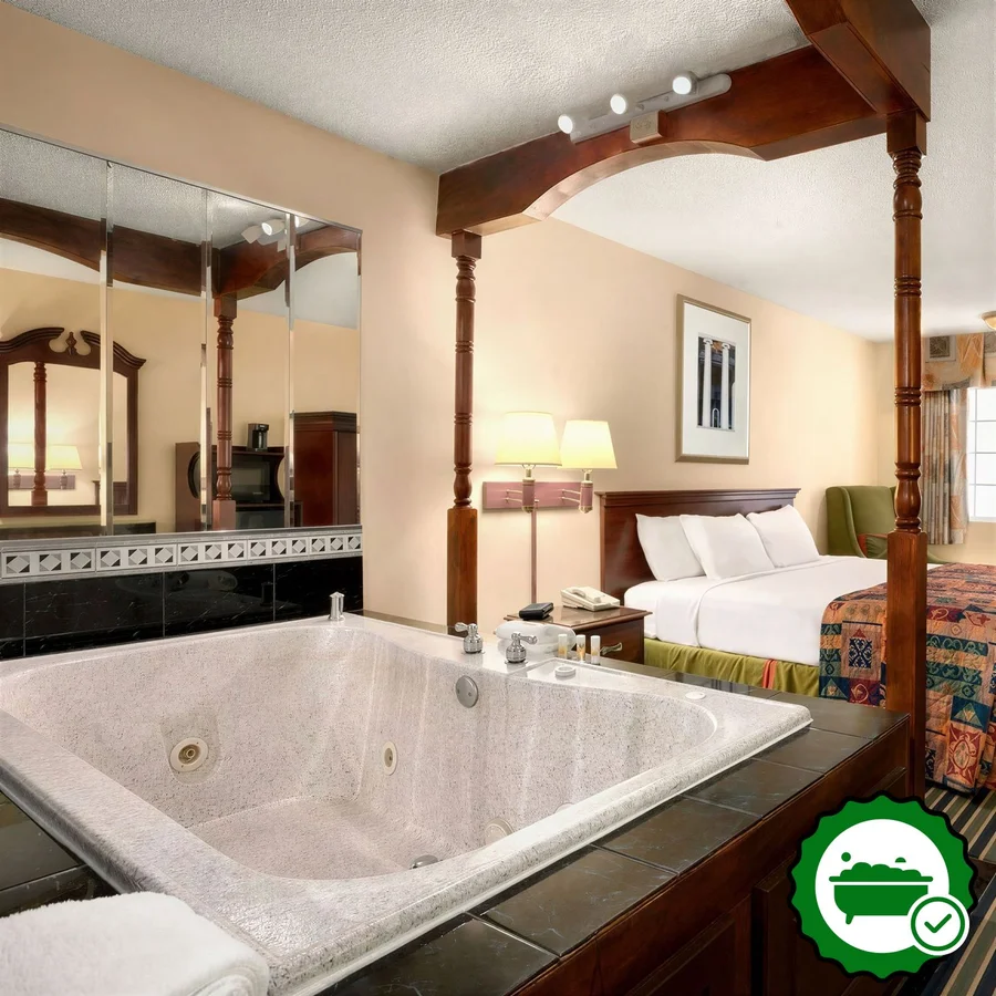 Days Inn by Wyndham Towson - Verified Jacuzzi In-Room